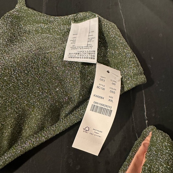 JCREW SCOOPNECK BIKINI TOP IN SPARKLE Size XXL
Color DARK SEAWEED SILVER SPARKLE - Picture 5 of 6